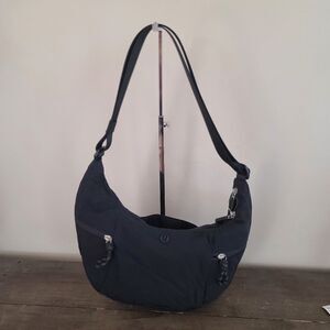 Lululemon Slouchy 6L Sling shoulder bag Black